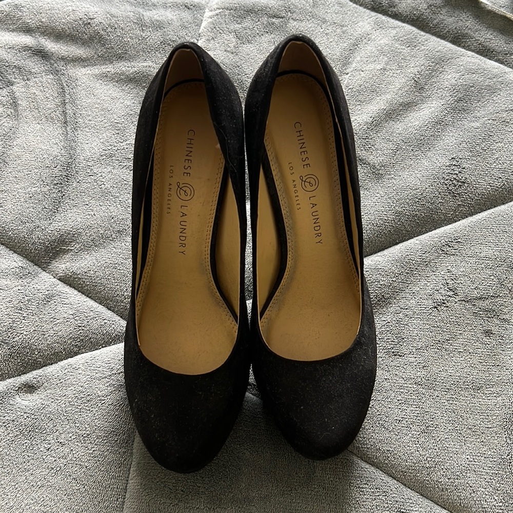 Chinese Laundry 5 Inch Heels. - Picture 2 of 6